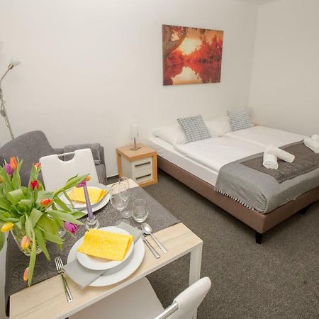 Hotel Blue Apartment บราติสลาวา ภายนอก รูปภาพ