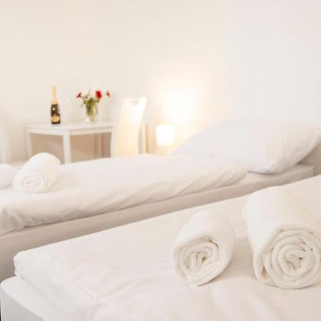 Hotel Blue Apartment บราติสลาวา ภายนอก รูปภาพ