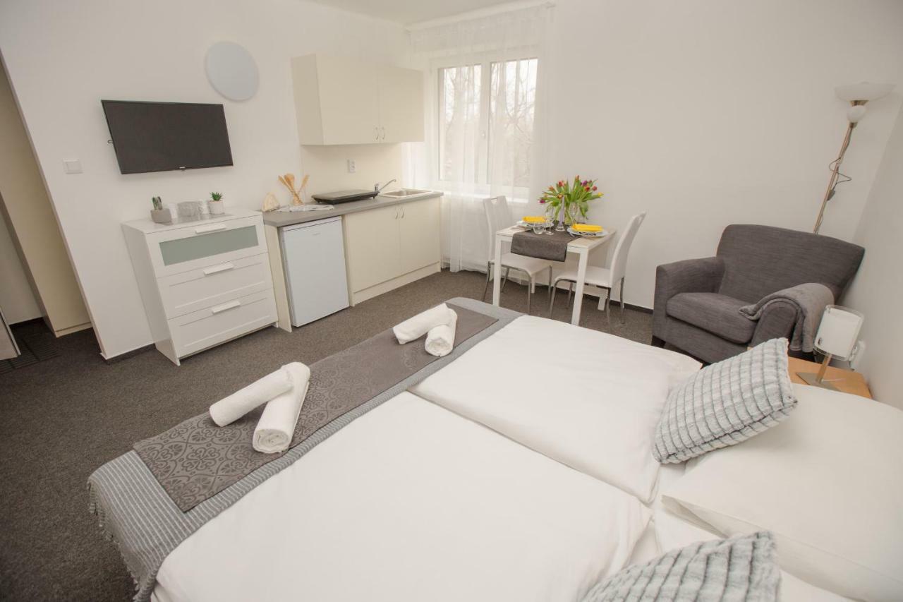 Hotel Blue Apartment บราติสลาวา ภายนอก รูปภาพ