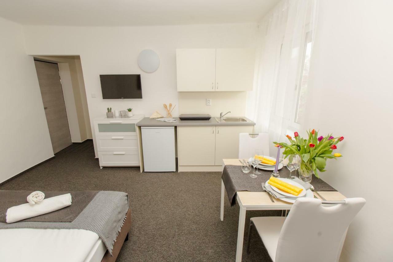 Hotel Blue Apartment บราติสลาวา ภายนอก รูปภาพ