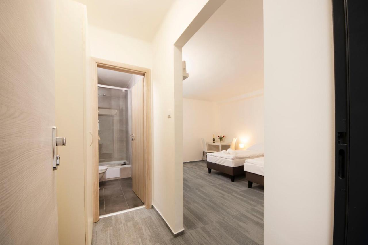 Hotel Blue Apartment บราติสลาวา ภายนอก รูปภาพ