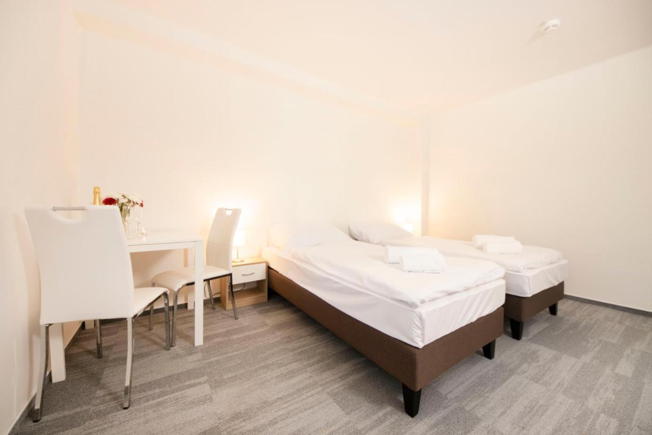 Hotel Blue Apartment บราติสลาวา ภายนอก รูปภาพ