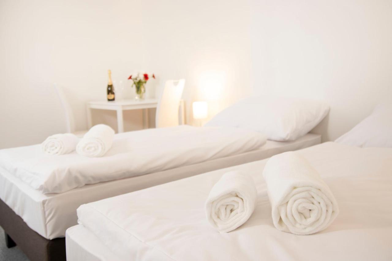Hotel Blue Apartment บราติสลาวา ภายนอก รูปภาพ